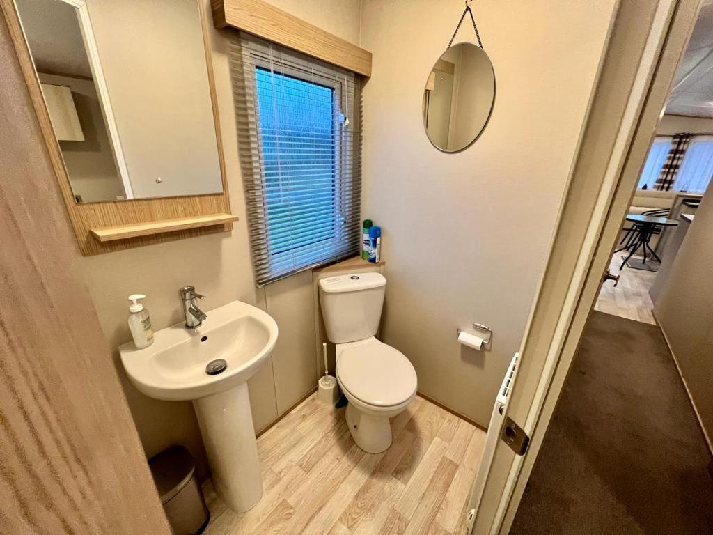 2 Bedroom Lakeview Lodge - Ensuite & Balcony Deck Carnforth Kültér fotó