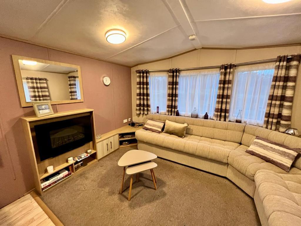 2 Bedroom Lakeview Lodge - Ensuite & Balcony Deck Carnforth Kültér fotó