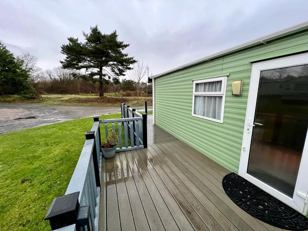2 Bedroom Lakeview Lodge - Ensuite & Balcony Deck Carnforth Kültér fotó